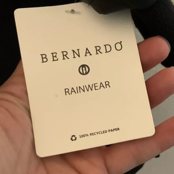 Bernardo Women’s Black Microbreathable Raincoat with Removable Hood Size Medium - Picture 3 of 12